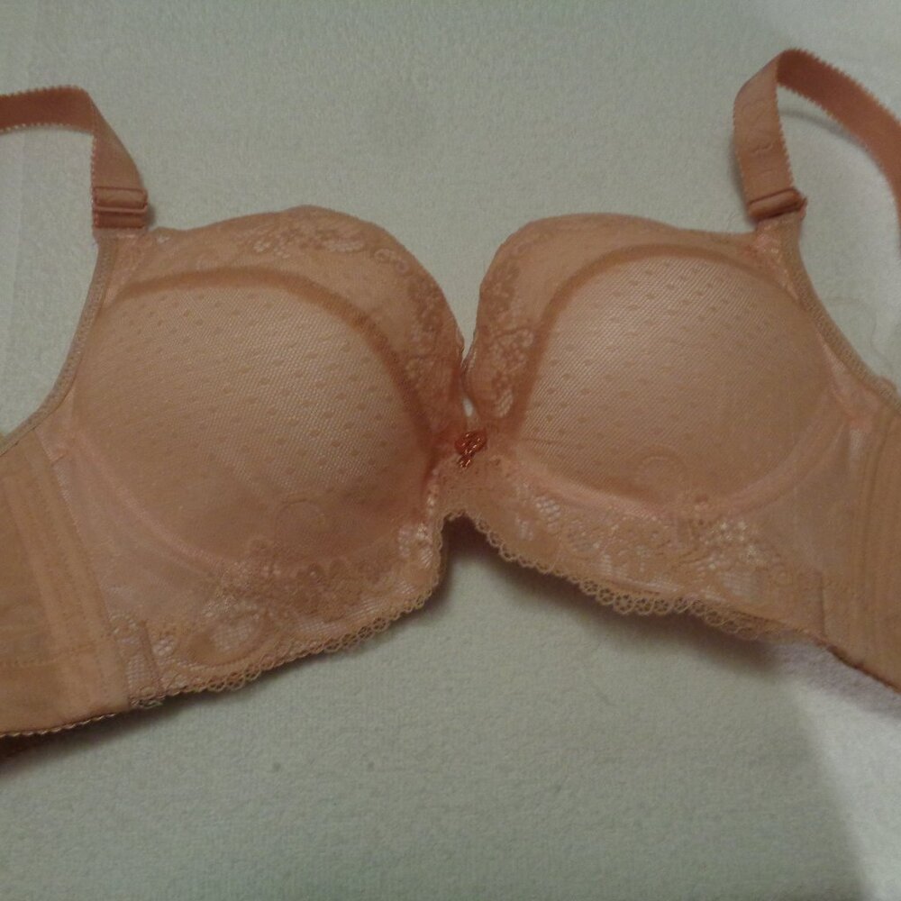 PEACHY PINK LACEY BEJEWELED PADDED SOFT NEW WITHOUT TAGS BRA LG D